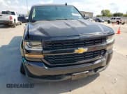 ✅ 2017 Chevrolet Silverado 1500 Custom • VIN: 1GCRCPEHXHZ386598 • Lot: 81961605. Wystawiony na Copart z przebiegiem 117 698 mil. Bezpłatny archiwum sprzedaży aukcyjnych z USA i szczegółowy raport historii pojazdu na DreamBid. Zdjęcie 5.