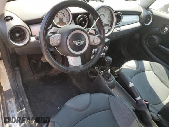 ✅ 2009 MINI Hardtop • VIN: WMWMF33559TW73223 • Lot: 65194145. Listed on Copart with 118,638 mi. Free auction sales archive from the USA and detailed vehicle history report at DreamBid. Image 8.