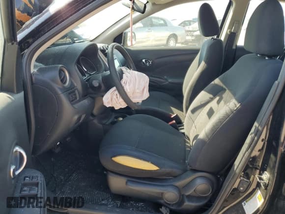 ✅ 2013 Nissan Versa S • VIN: 3N1CN7AP0DL828337 • Лот: 82079385. Опубликован ранее на Copart с пробегом Не указан. Бесплатный доступ к архиву аукционных продаж из США и подробный отчёт об истории автомобиля на DreamBid. Изображение 7.