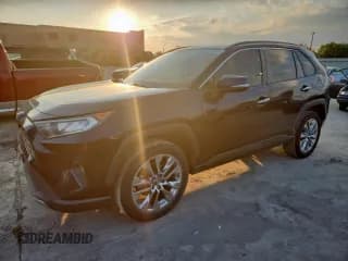 ✅ 2019 Toyota RAV4 Limited • VIN: JTMY1RFV4KD020612 • Лот: 70162545. Опубликован ранее на Copart с пробегом 158 018 миль. Бесплатный доступ к архиву аукционных продаж из США и подробный отчёт об истории автомобиля на DreamBid. Изображение 1.