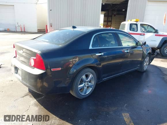 2012 Chevrolet Malibu 2LT z VIN 1G1ZD5EU4CF123265, wystawiony jako IAAI lot #43399908 z przebiegiem 146 993 mil mil oraz . Historia ofert i sprzedaży dostępna na DreamBid. Obrazek 4.