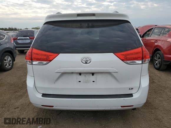 ✅ 2014 Toyota Sienna LE AAS • VIN: 5TDKK3DC6ES419869 • Lot: 86279295. Wystawiony na Copart z przebiegiem 86 406 mil. Bezpłatny archiwum sprzedaży aukcyjnych z USA i szczegółowy raport historii pojazdu na DreamBid. Zdjęcie 6.