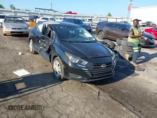 ✅ 2024 Nissan Versa S • VIN: 3N1CN8DV1RL875917 • Lot: 42880124. Wystawiony na IAAI z przebiegiem 9 643 mil. Bezpłatny archiwum sprzedaży aukcyjnych z USA i szczegółowy raport historii pojazdu na DreamBid. Zdjęcie 1.