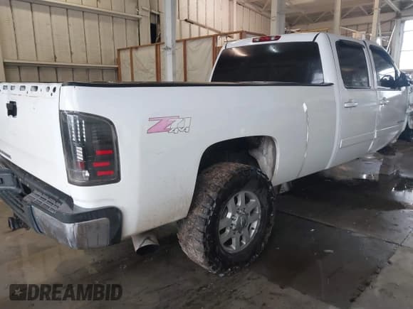 ✅ 2007 Chevrolet Silverado 2500HD 1LT • VIN: 1GCHK23K47F508534 • Lot: 42926776. Wystawiony na IAAI z przebiegiem 240 062 mil. Bezpłatny archiwum sprzedaży aukcyjnych z USA i szczegółowy raport historii pojazdu na DreamBid. Zdjęcie 4.
