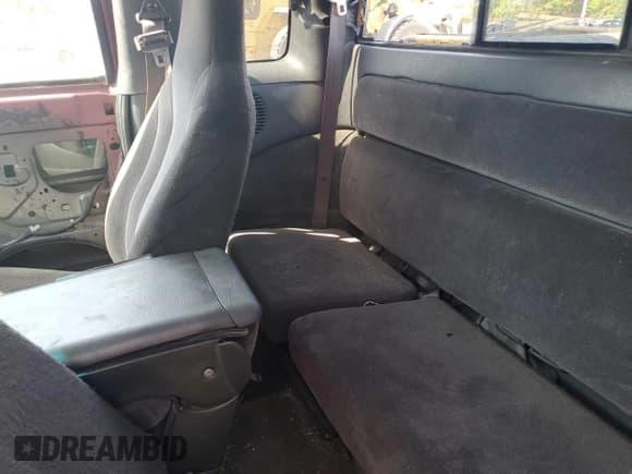 ✅ 2000 Dodge Dakota • VIN: 1B7GL22X4YS800439 • Lot: 56103745. Wystawiony na Copart z przebiegiem Nie podano. Bezpłatny archiwum sprzedaży aukcyjnych z USA i szczegółowy raport historii pojazdu na DreamBid. Zdjęcie 10.