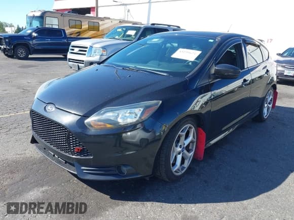 ✅ 2013 Ford Focus ST • VIN: 1FADP3L97DL359302 • Lot: 43239671. Wystawiony na IAAI z przebiegiem 165 219 mil. Bezpłatny archiwum sprzedaży aukcyjnych z USA i szczegółowy raport historii pojazdu na DreamBid. Zdjęcie 2.