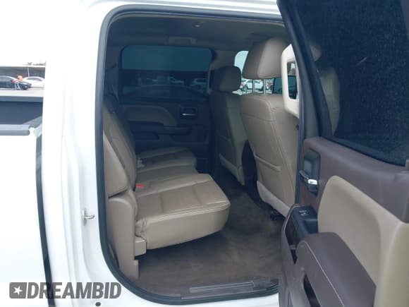 ✅ 2016 GMC Sierra 2500HD Denali • VIN: 1GT12UE88GF272601 • Lot: 42298418. Wystawiony na IAAI z przebiegiem 151 552 mil. Bezpłatny archiwum sprzedaży aukcyjnych z USA i szczegółowy raport historii pojazdu na DreamBid. Zdjęcie 8.