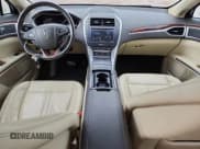 ✅ 2015 Lincoln MKZ • VIN: 3LN6L2G94FR602390 • Lot: 83982265. Wystawiony na Copart z przebiegiem 107 532 mil. Bezpłatny archiwum sprzedaży aukcyjnych z USA i szczegółowy raport historii pojazdu na DreamBid. Zdjęcie 8.