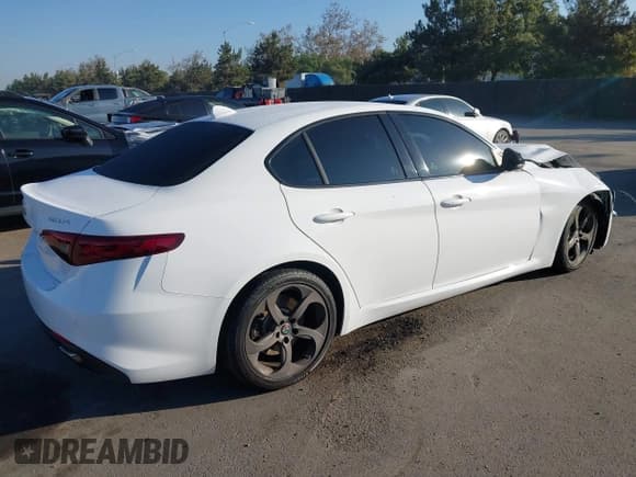 ✅ 2018 Alfa Romeo Giulia • VIN: ZARFAEBN8J7567133 • Lot: 43623720. Listed on IAAI with 70,448 mi. Free auction sales archive from the USA and detailed vehicle history report at DreamBid. Image 4.