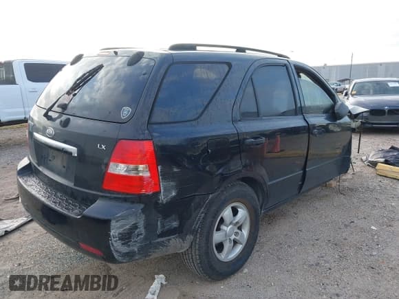 ✅ 2008 Kia Sorento LX • VIN: KNDJD735385830172 • Lot: 43557138. Wystawiony na IAAI z przebiegiem 124 229 mil. Bezpłatny archiwum sprzedaży aukcyjnych z USA i szczegółowy raport historii pojazdu na DreamBid. Zdjęcie 4.
