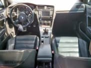 ✅ 2017 Volkswagen Golf R • VIN: WVWWF7AU2HW170713 • Lot: 71733715. Wystawiony na Copart z przebiegiem 84 140 mil. Bezpłatny archiwum sprzedaży aukcyjnych z USA i szczegółowy raport historii pojazdu na DreamBid. Zdjęcie 8.