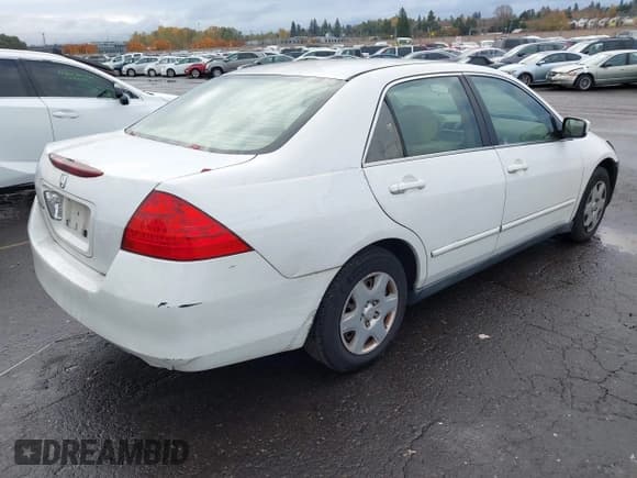 ✅ 2007 Honda Accord LX • VIN: 1HGCM56487A063832 • Lot: 43722318. Listed on IAAI with 149,433 mi. Free auction sales archive from the USA and detailed vehicle history report at DreamBid. Image 4.