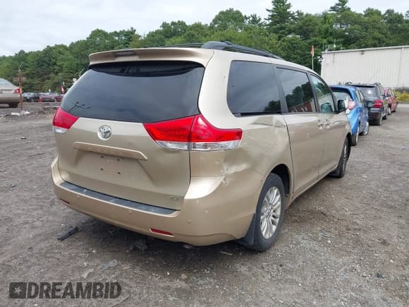 ✅ 2013 Toyota Sienna XLE AAS • VIN: 5TDYK3DC0DS342750 • Lot: 43043478. Listed on IAAI with 131,580 mi. Free auction sales archive from the USA and detailed vehicle history report at DreamBid. Image 4.