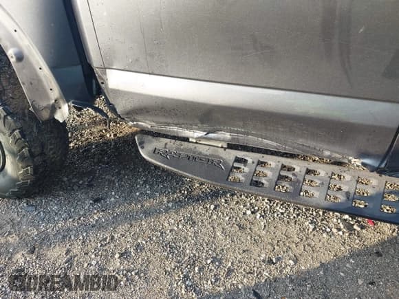 ✅ 2017 Ford F-150 Raptor • VIN: 1FTFW1RG2HFB61070 • Lot: 43699289. Wystawiony na IAAI z przebiegiem 82 106 mil. Bezpłatny archiwum sprzedaży aukcyjnych z USA i szczegółowy raport historii pojazdu na DreamBid. Zdjęcie 19.