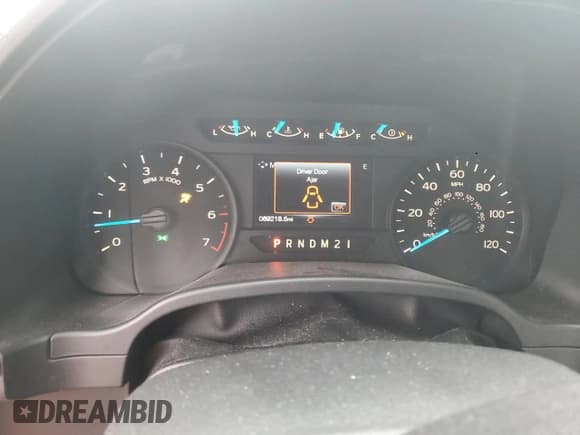 ✅ 2017 Ford F-150 XL • VIN: 1FTMF1CP0HFC86391 • Lot: 85509444. Wystawiony na Copart z przebiegiem 69 218 mil. Bezpłatny archiwum sprzedaży aukcyjnych z USA i szczegółowy raport historii pojazdu na DreamBid. Zdjęcie 9.