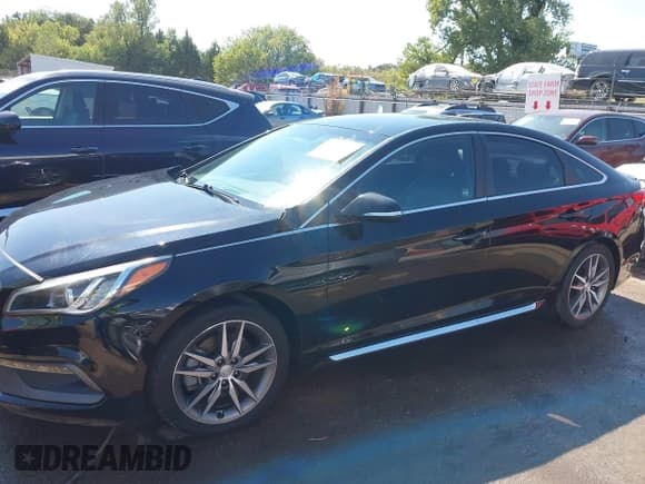 ✅ 2017 Hyundai Sonata Sport • VIN: 5NPE34AB8HH472286 • Лот: 43321859. Опубликован ранее на IAAI с пробегом 93 265 миль. Бесплатный доступ к архиву аукционных продаж из США и подробный отчёт об истории автомобиля на DreamBid. Изображение 14.