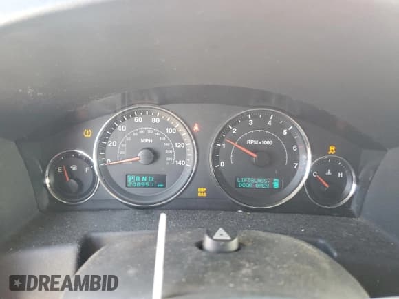 ✅ 2007 Jeep Commander Sport • VIN: 1J8HG48K07C684965 • Лот: 58061005. Опубликован ранее на Copart с пробегом 208 951 миль. Бесплатный доступ к архиву аукционных продаж из США и подробный отчёт об истории автомобиля на DreamBid. Изображение 9.