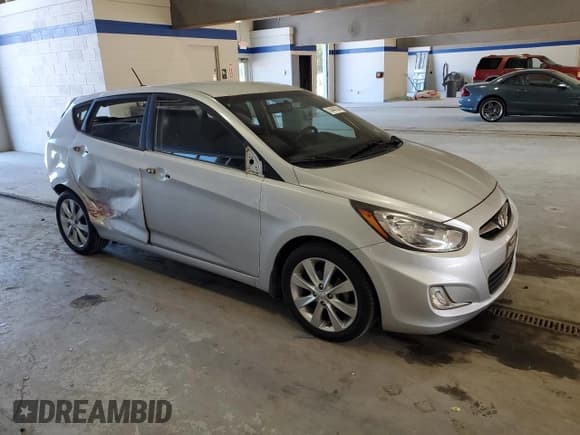 ✅ 2013 Hyundai Accent SE • VIN: KMHCU5AE3DU076704 • Лот: 74447434. Опубликован ранее на Copart с пробегом 38 196 миль. Бесплатный доступ к архиву аукционных продаж из США и подробный отчёт об истории автомобиля на DreamBid. Изображение 4.