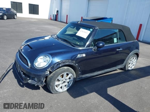 ✅ 2014 MINI Convertible S • VIN: WMWZP3C53ET706796 • Lot: 42363811. Wystawiony na IAAI z przebiegiem 93 581 mil. Bezpłatny archiwum sprzedaży aukcyjnych z USA i szczegółowy raport historii pojazdu na DreamBid. Zdjęcie 14.