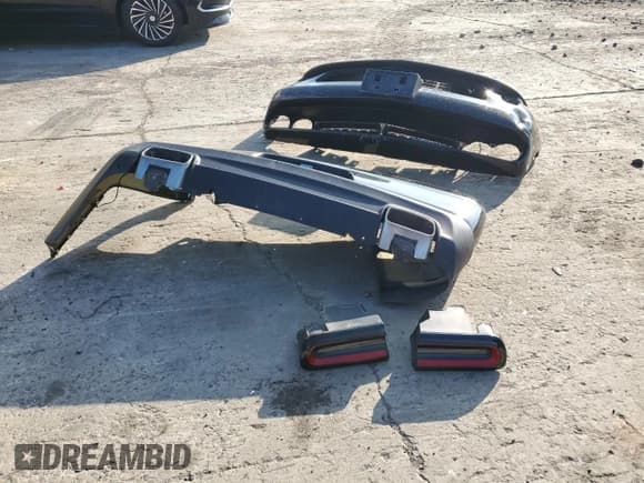 ✅ 2018 Dodge Challenger SXT Plus • VIN: 2C3CDZAG4JH245581 • Lot: 68118064. Wystawiony na Copart z przebiegiem 100 784 mil. Bezpłatny archiwum sprzedaży aukcyjnych z USA i szczegółowy raport historii pojazdu na DreamBid. Zdjęcie 12.