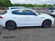✅ 2023 Maserati Grecale GT • VIN: ZN682AVA9P7438858 • Лот: 42610817. Опубликован ранее на IAAI с пробегом 6 574 миль. Бесплатный доступ к архиву аукционных продаж из США и подробный отчёт об истории автомобиля на DreamBid. Изображение 13.