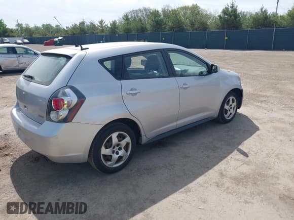 ✅ 2010 Pontiac Vibe 1SA • VIN: 5Y2SP6E87AZ400740 • Lot: 42234690. Listed on IAAI with 104,777 mi. Free auction sales archive from the USA and detailed vehicle history report at DreamBid. Image 4.