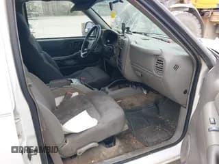 ✅ 2004 Chevrolet Blazer LS • VIN: 1GNDT13X34K133330 • Lot: 41485847. Wystawiony na IAAI z przebiegiem 282 272 mil. Bezpłatny archiwum sprzedaży aukcyjnych z USA i szczegółowy raport historii pojazdu na DreamBid. Zdjęcie 5.