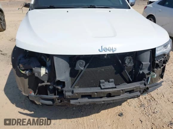 ✅ 2015 Jeep Grand Cherokee Limited • VIN: 1C4RJFBG8FC627568 • Lot: 43281521. Listed on IAAI with 177,613 mi. Free auction sales archive from the USA and detailed vehicle history report at DreamBid. Image 17.