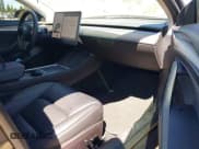 ✅ 2022 Tesla Model 3 Long Range • VIN: 5YJ3E1EB2NF182940 • Lot: 42433229. Wystawiony na IAAI z przebiegiem 31 130 mil. Bezpłatny archiwum sprzedaży aukcyjnych z USA i szczegółowy raport historii pojazdu na DreamBid. Zdjęcie 5.