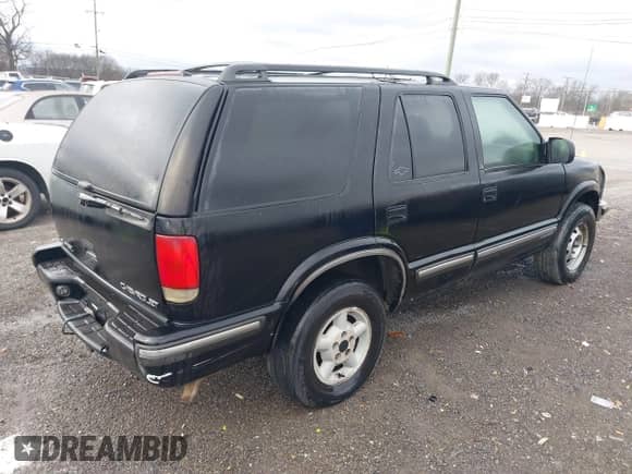 1998 Chevrolet Blazer LT with VIN 1GNDT13W1W2174436, listed as a IAAI auction lot 41212378 with Not provided miles and . Bid and sale history available at DreamBid. Image 4.