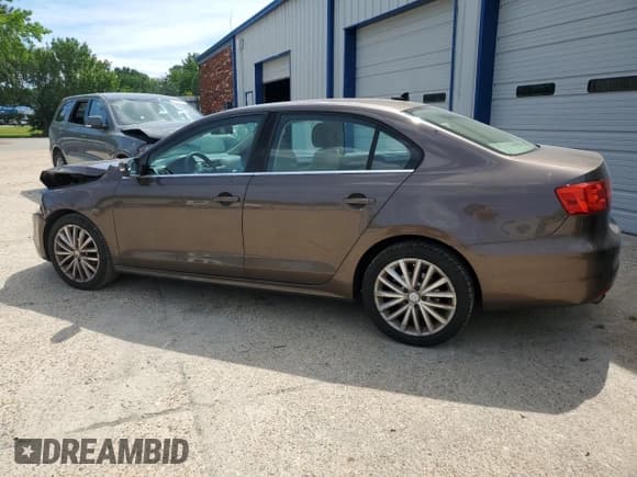 ✅ 2011 Volkswagen Jetta SEL • VIN: 3VWLX7AJ0BM359581 • Lot: 56222225. Listed on Copart with 195,871 mi. Free auction sales archive from the USA and detailed vehicle history report at DreamBid. Image 2.