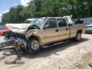 ✅ 2004 Chevrolet Silverado 2500HD LS • VIN: 1GCHK23U94F143815 • Lot: 61728105. Wystawiony na Copart z przebiegiem Nie podano. Bezpłatny archiwum sprzedaży aukcyjnych z USA i szczegółowy raport historii pojazdu na DreamBid. Zdjęcie 1.