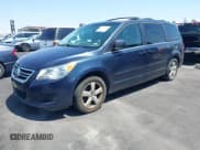 ✅ 2009 Volkswagen Routan SE • VIN: 2V8HW34199R543263 • Lot: 42591439. Wystawiony na IAAI z przebiegiem 194 773 mil. Bezpłatny archiwum sprzedaży aukcyjnych z USA i szczegółowy raport historii pojazdu na DreamBid. Zdjęcie 2.