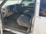 ✅ 1998 GMC Sierra 1500 • VIN: 2GTEK19R9W1550110 • Лот: 57166575. Опубликован ранее на Copart с пробегом 231 521 миль. Бесплатный доступ к архиву аукционных продаж из США и подробный отчёт об истории автомобиля на DreamBid. Изображение 7.