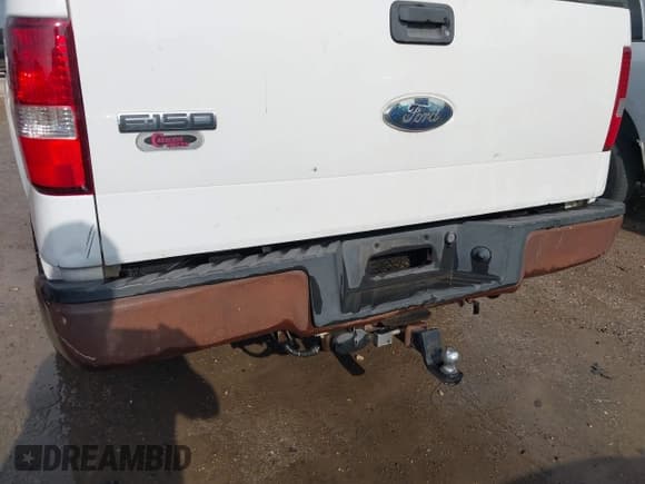 ✅ 2008 Ford F-150 XL • VIN: 1FTRW12W48FB86230 • Lot: 43800817. Wystawiony na IAAI z przebiegiem 267 143 mil. Bezpłatny archiwum sprzedaży aukcyjnych z USA i szczegółowy raport historii pojazdu na DreamBid. Zdjęcie 6.