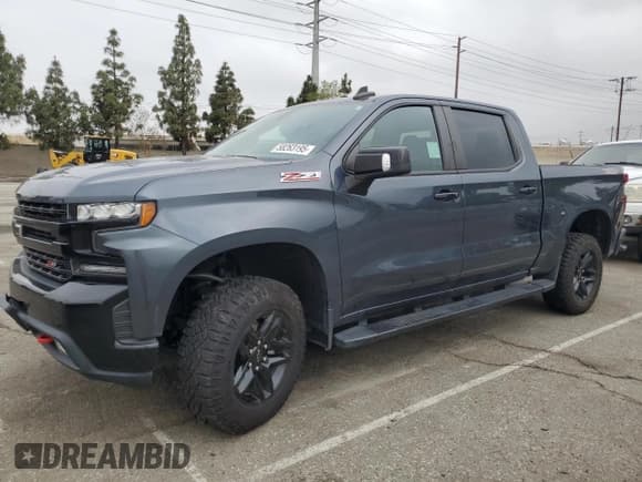 ✅ 2022 Chevrolet Silverado 1500 LT Trail Boss • VIN: 1GCPYFED0NZ219856 • Lot: 58263195. Wystawiony na Copart z przebiegiem 37 682 mil. Bezpłatny archiwum sprzedaży aukcyjnych z USA i szczegółowy raport historii pojazdu na DreamBid. Zdjęcie 1.