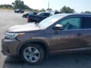 ✅ 2017 Toyota Highlander Limited • VIN: 5TDYZRFH2HS221036 • Lot: 40630991. Wystawiony na IAAI z przebiegiem 115 296 mil. Bezpłatny archiwum sprzedaży aukcyjnych z USA i szczegółowy raport historii pojazdu na DreamBid. Zdjęcie 21.