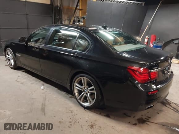 ✅ 2014 BMW 7 Series ALPINA B7 xDrive • VIN: WBAYF8C53ED141858 • Lot: 40987098. Wystawiony na IAAI z przebiegiem 128 404 mil. Bezpłatny archiwum sprzedaży aukcyjnych z USA i szczegółowy raport historii pojazdu na DreamBid. Zdjęcie 3.