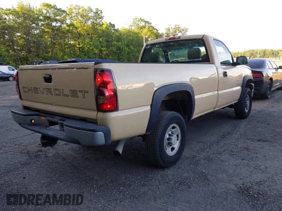 ✅ 2007 Chevrolet Silverado 2500HD Work Truck • VIN: 1GCHC24U97E115034 • Lot: 42288949. Wystawiony na IAAI z przebiegiem 108 638 mil. Bezpłatny archiwum sprzedaży aukcyjnych z USA i szczegółowy raport historii pojazdu na DreamBid. Zdjęcie 4.