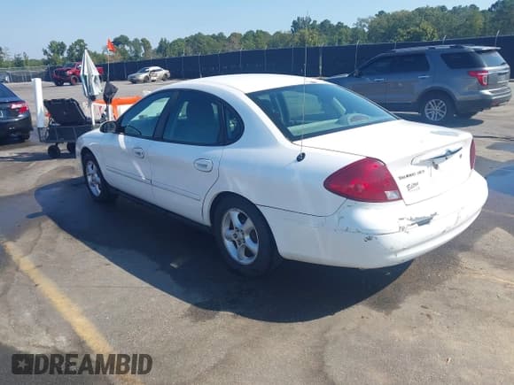 ✅ 2001 Ford Taurus SES • VIN: 1FAFP55U21G266598 • Lot: 43221102. Listed on IAAI with 313,632 mi. Free auction sales archive from the USA and detailed vehicle history report at DreamBid. Image 3.