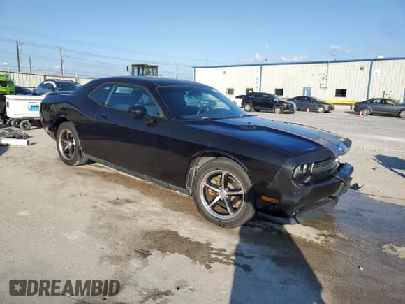 ✅ 2010 Dodge Challenger SE • VIN: 2B3CJ4DV0AH220390 • Lot: 90132895. Listed on Copart with 193,882 mi. Free auction sales archive from the USA and detailed vehicle history report at DreamBid. Image 4.