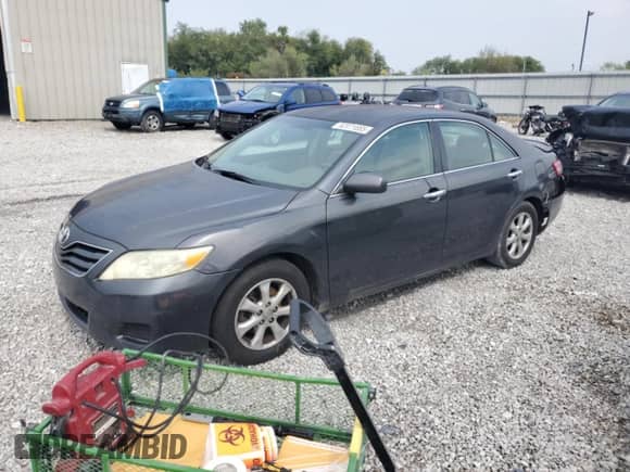 2011 Toyota Camry LE с VIN 4T1BF3EKXBU144052, выставлен на аукционе Copart как лот 82071885 с пробегом 264 862 миль миль и Списание • Salvage title. История ставок и продаж доступна на DreamBid. Изображение 1.