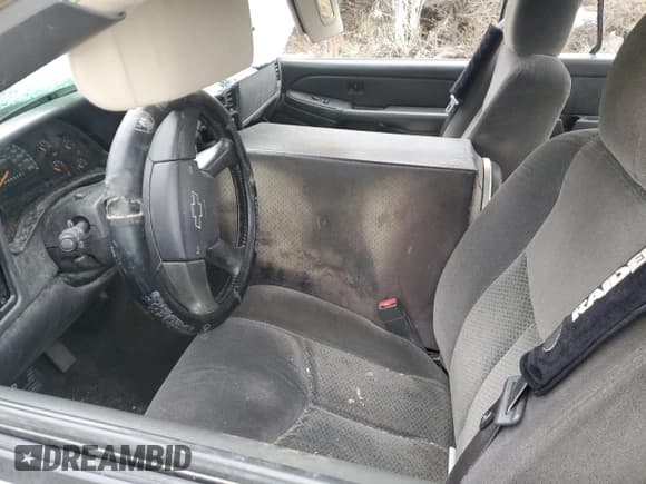 ✅ 2006 Chevrolet Silverado 2500HD Work Truck • VIN: 1GCHK29U06E211466 • Lot: 45384955. Wystawiony na Copart z przebiegiem Nie podano. Bezpłatny archiwum sprzedaży aukcyjnych z USA i szczegółowy raport historii pojazdu na DreamBid. Zdjęcie 7.