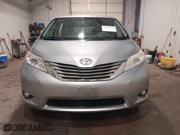 ✅ 2011 Toyota Sienna XLE • VIN: 5TDYK3DC4BS051424 • Lot: 43209542. Listed on IAAI with 188,831 mi. Free auction sales archive from the USA and detailed vehicle history report at DreamBid. Image 12.
