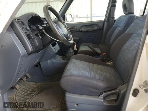 ✅ 1997 Toyota RAV4 • VIN: JT3GP10V7V0011813 • Lot: 54052165. Wystawiony na Copart z przebiegiem 222 197 mil. Bezpłatny archiwum sprzedaży aukcyjnych z USA i szczegółowy raport historii pojazdu na DreamBid. Zdjęcie 7.