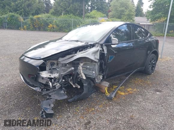 ✅ 2023 Tesla Model Y Long Range • VIN: 7SAYGDEE2PF885116 • Lot: 40091902. Listed on IAAI with 11,779 mi. Free auction sales archive from the USA and detailed vehicle history report at DreamBid. Image 2.