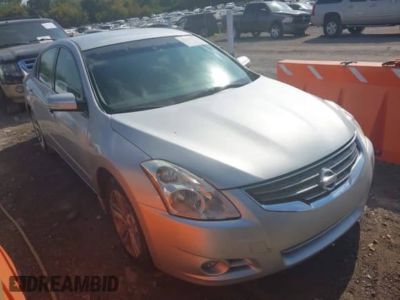 ✅ 2011 Nissan Altima SR • VIN: 1N4BL2AP4BC135870 • Лот: 43101772. Опубликован ранее на IAAI с пробегом 141 739 миль. Бесплатный доступ к архиву аукционных продаж из США и подробный отчёт об истории автомобиля на DreamBid. Изображение 1.