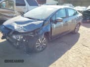 ✅ 2025 Nissan Versa SV • VIN: 3N1CN8EV8SL852073 • Лот: 43726343. Опубликован ранее на IAAI с пробегом 9 562 миль. Бесплатный доступ к архиву аукционных продаж из США и подробный отчёт об истории автомобиля на DreamBid. Изображение 2.