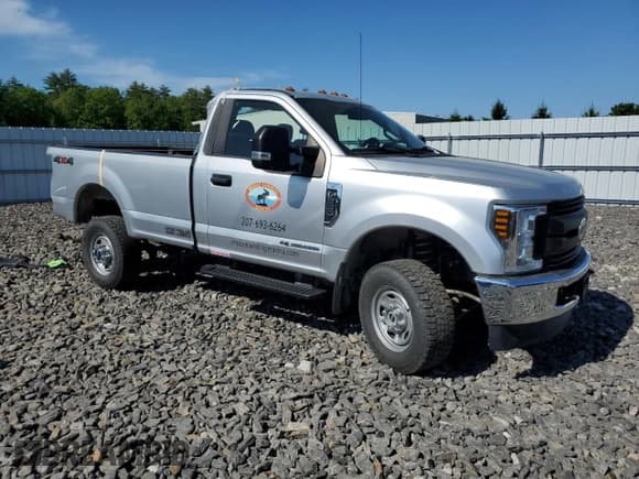 ✅ 2019 Ford F-350 XL • VIN: 1FTRF3BT2KEE07970 • Лот: 55893434. Опубликован ранее на Copart с пробегом 41 688 миль. Бесплатный доступ к архиву аукционных продаж из США и подробный отчёт об истории автомобиля на DreamBid. Изображение 4.
