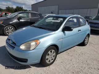 2009 Hyundai Accent Auto GS z VIN KMHCM36CX9U112598, wystawiony jako Copart lot #80552674 z przebiegiem 133 000 mil mil oraz Czysty tytuł • Clean title. Historia ofert i sprzedaży dostępna na DreamBid. Obrazek 1.